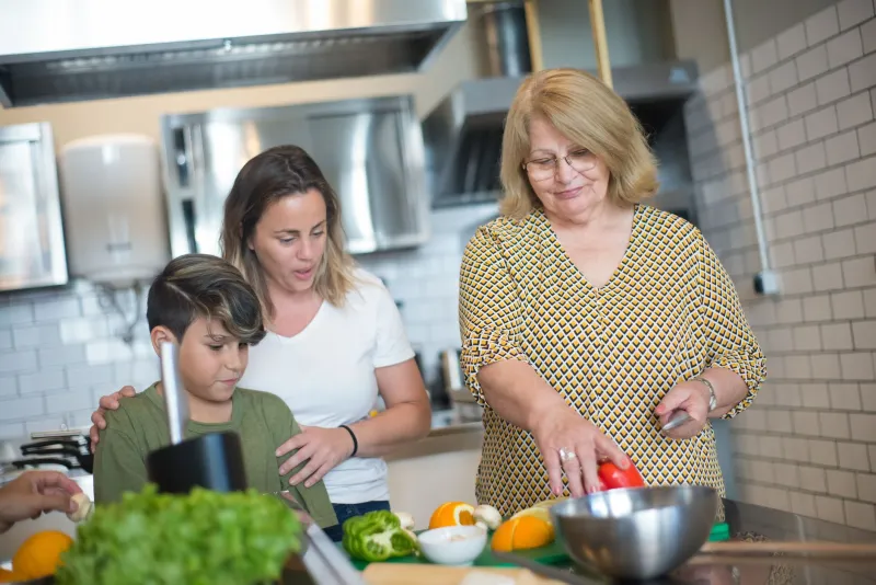 La cocina de las abuelas: cuando los fogones se convierten en aulas de vida